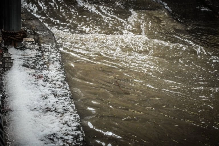 Καιρός: Το πέρασαν για χιόνι αλλά ήταν χαλάζι! Απίστευτες εικόνες στην Αθήνα